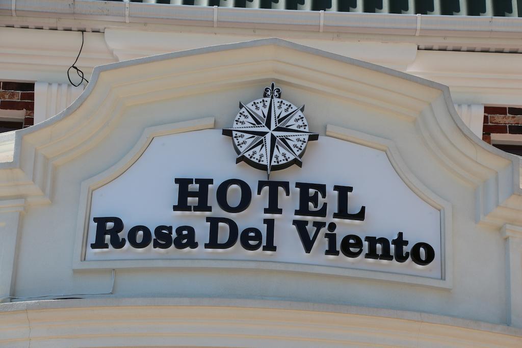 Rosa Del Viento Hotel Tuapse Exterior photo